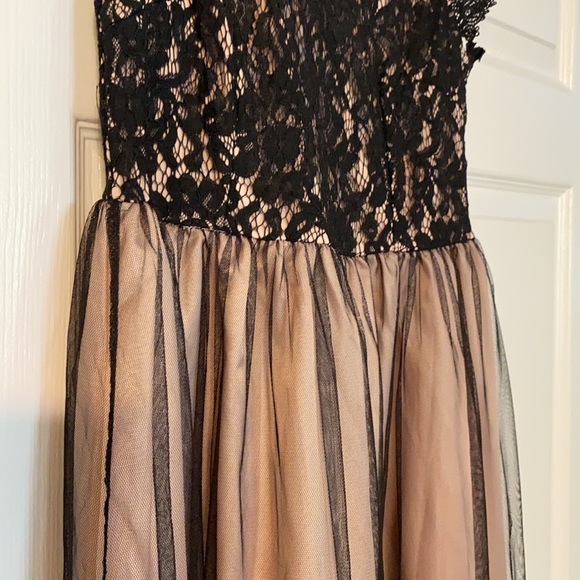 Semi formal sleeveless lace tulle overlay dress - Picture 4 of 11